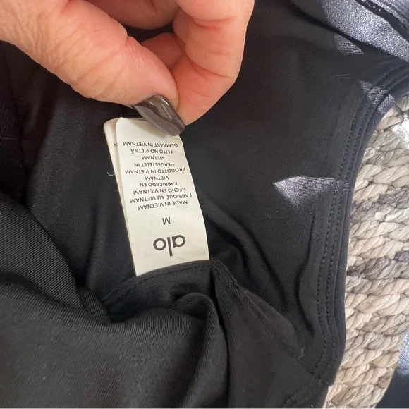 Alo Yoga Airbrush Heart Throb Bra Medium Black & White - Picture 6 of 9